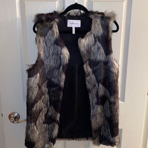 BCBG generation fur vest (faux fur)
